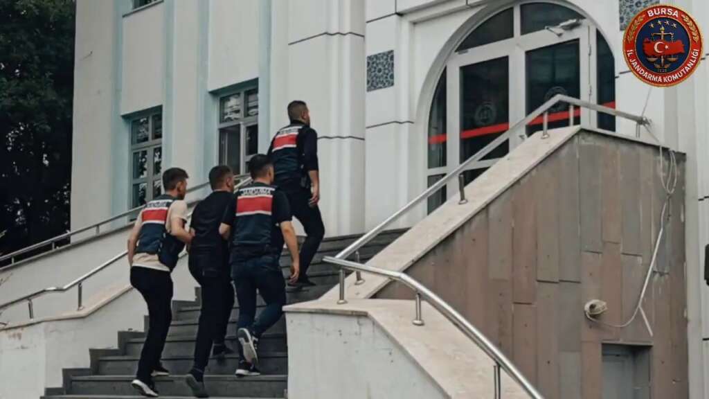 Bursa’da 7,5 yıl hapisle aranan şahıs kaçtı, dron ile takip edilip böyle yakalandı