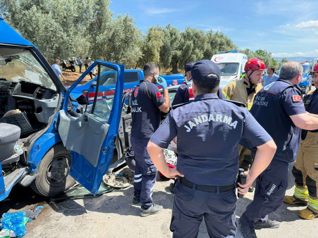 Bursa’da hatalı sollama yapan otomobil jandarma ekibiyle çarpıştı: 1 ölü 2 yaralı