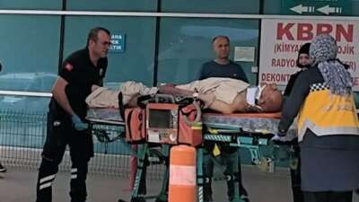 Bursa’da motosiklet ile bisiklet çarpıştı; 1’i ağır 3 kişi ağır yaralandı