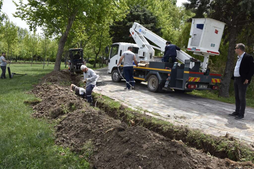 Karacabey Atatürk Kültür Parkı’nda aydınlatma dönüşümü başladı