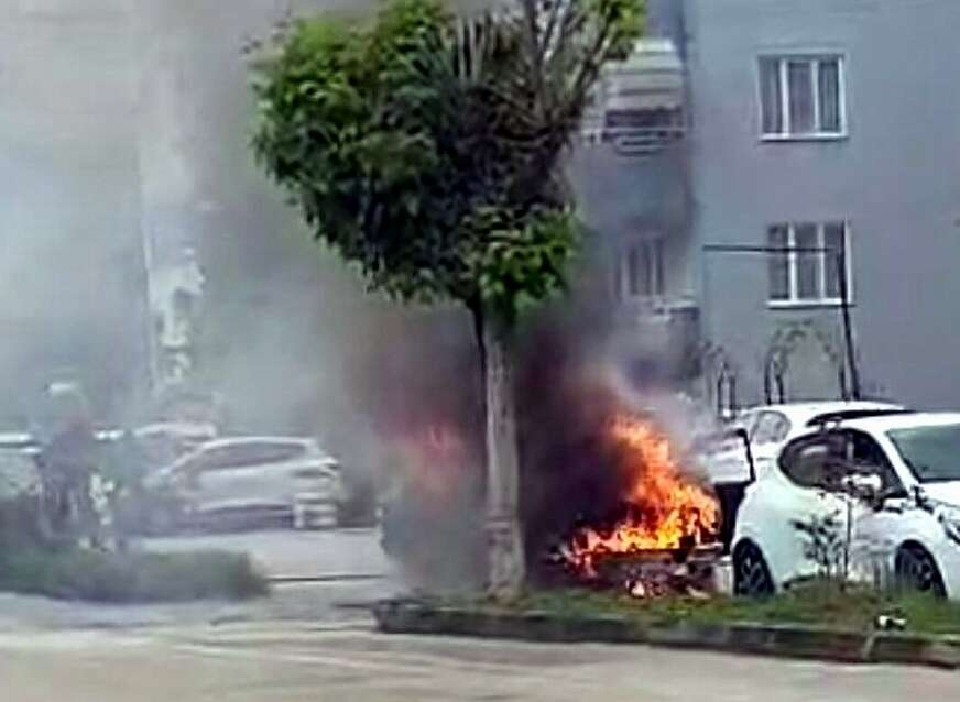 Bursa’da seyir halindeki otomobil yandı