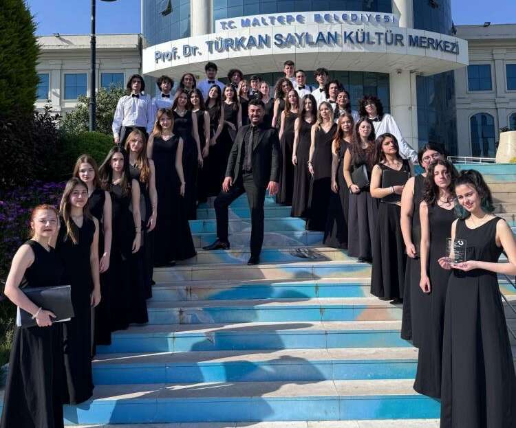 Zeki Müren Güzel Sanatlar Lisesi Çoksesli Korosu’ndan uluslararası başarı