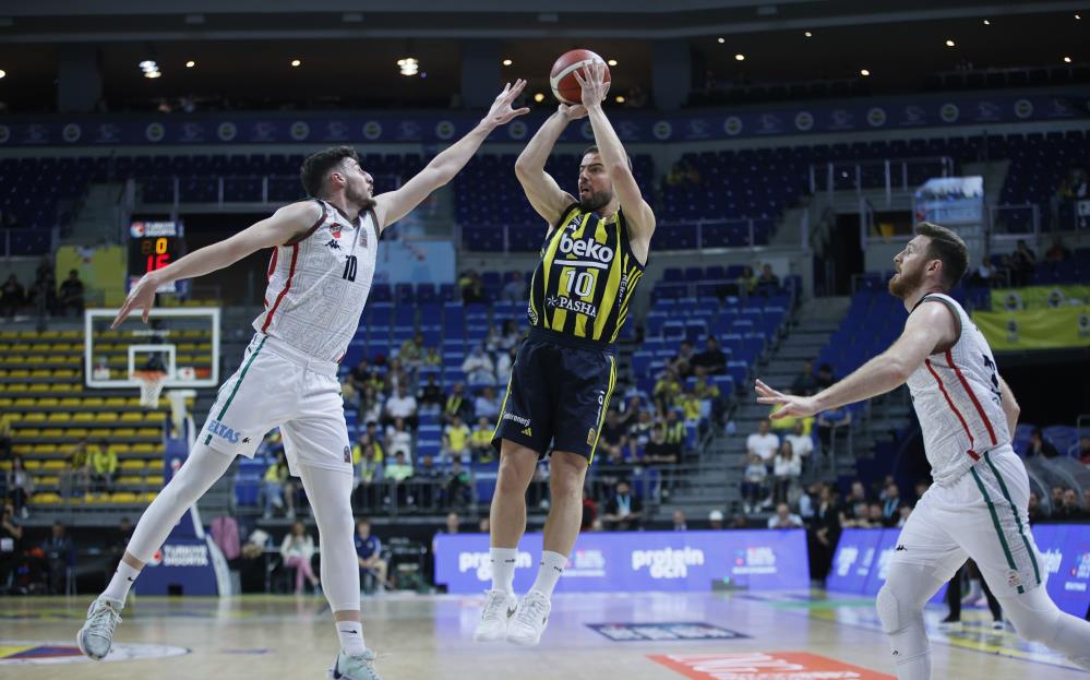 Fenerbahçe Beko, sezonun bitimine 2 hafta kala liderliği garantiledi Fenerbahçe Beko, sezonun bitimine 2 hafta kala liderliği garantiledi