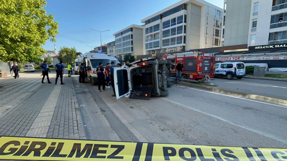 Bursa’da polis aracı takla attı!