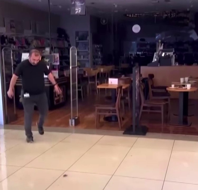 Vatandaşlar tepkili! Bursa’daki AVM’yi yine su bastı!