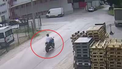 Bursa’da dikkatsiz motosikletliler çarpıştı