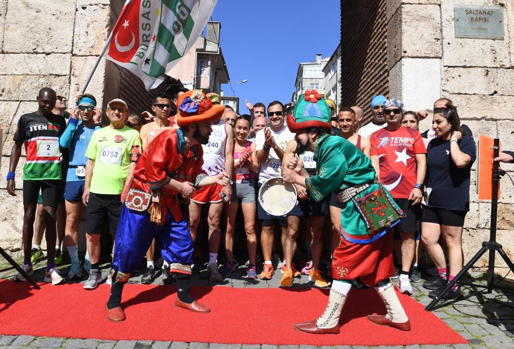 Bursa Emniyeti Tarihi Kent Koşusu için trafiğe kapatılacak yolları açıkladı Bursa Emniyeti Tarihi Kent Koşusu için trafiğe kapatılacak yolları açıkladı