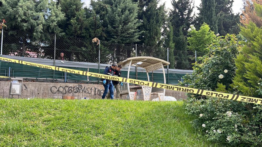 Parkta erkek cesedi bulundu Parkta erkek cesedi bulundu