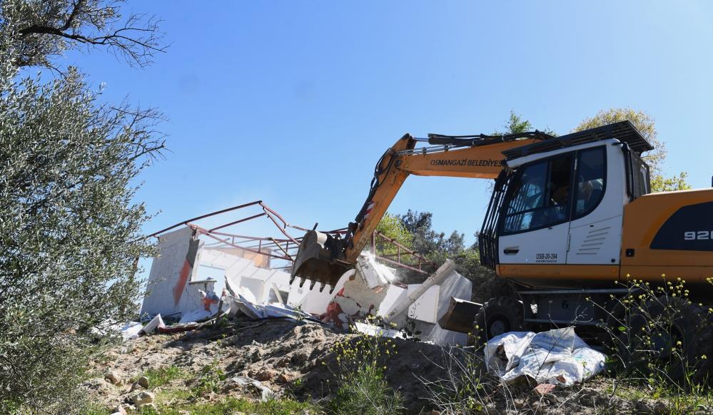 Bursa’da 25 kaçak yapı yıkıldı Bursa’da 25 kaçak yapı yıkıldı
