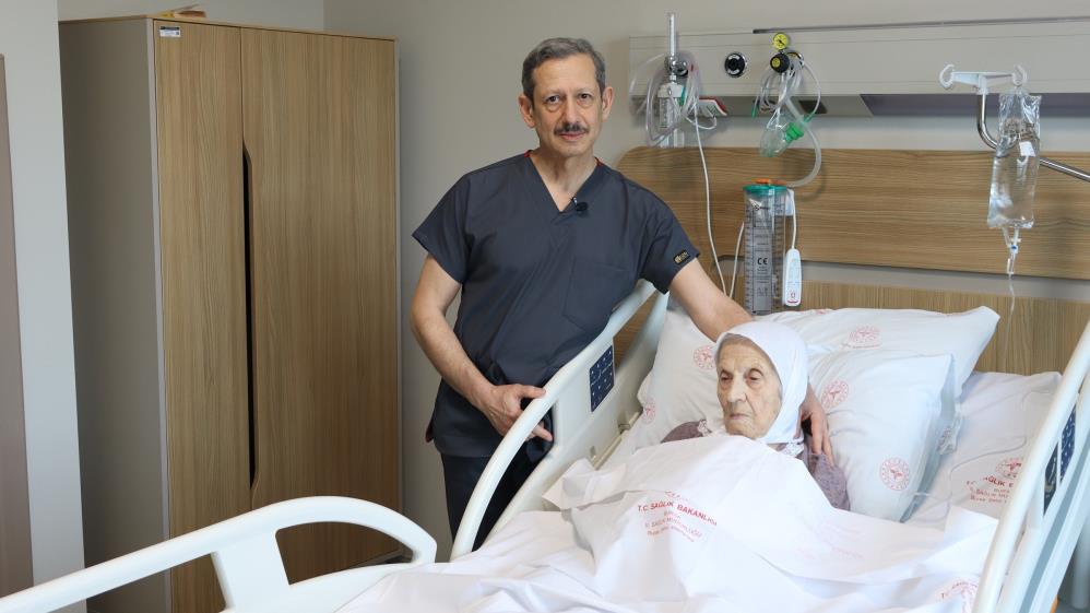 Bursa’da 104 yaşındaki hasta, kalp ameliyatıyla sağlığına kavuştu