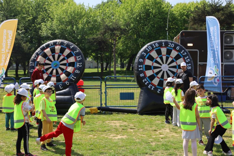 Bursa Uluslararası Spor Festivali’nde çocuklar doyasıya eğlendi Bursa Uluslararası Spor Festivali’nde çocuklar doyasıya eğlendi
