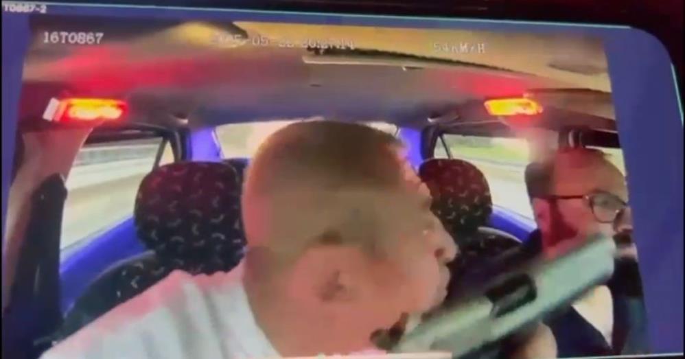 Bursa’da takside dehşet anları… Taksiciyi silahla gezdirdi, sonra da parasını gasp etti