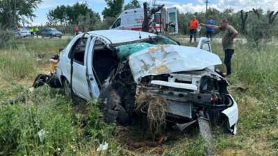 Bursa’da otomobil zeytinliğe uçtu