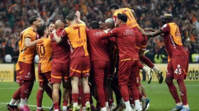 Şampiyon Galatasaray sadece 2 hafta lider olamadı