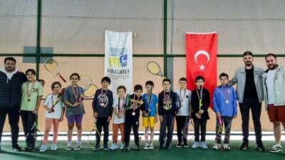 Karacabey Belediyesi Spor Tesisleri’nde minik raketler sahne aldı