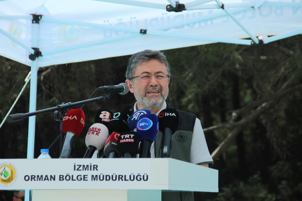 Bakan Yumaklı İzmir’de konuştu: “Yangın, çıkmak için sebep arıyor”