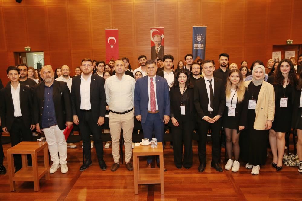 Bursa’da Doç. Dr. Ergül Halisçelik’ten gençlerle “sürdürülebilirlik” üzerine sohbet Bursa’da Doç. Dr. Ergül Halisçelik’ten gençlerle “sürdürülebilirlik” üzerine sohbet