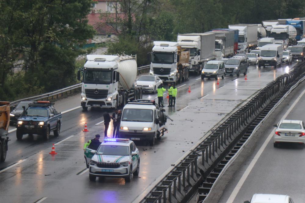 Anadolu Otoyolu’nda yağmur ile kazalar peş peşe geldi