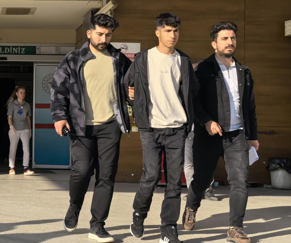 Bursa’da tarla ve araç satışlarında indirim vaadiyle 5 kişiyi dolandıran şahıs tutuklandı Bursa’da tarla ve araç satışlarında indirim vaadiyle 5 kişiyi dolandıran şahıs tutuklandı