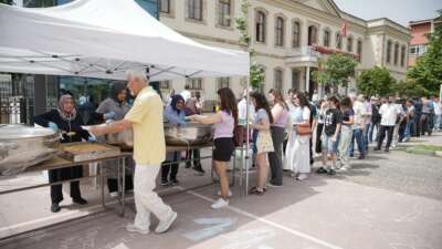 Bursa’da eski mezunlar pilav gününde buluştu