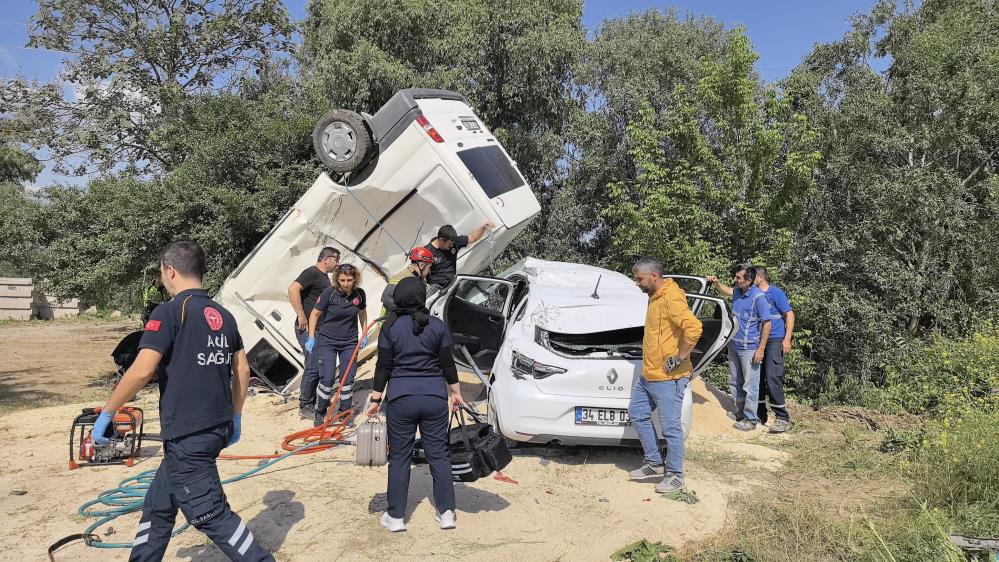 Bursa’da feci kaza: Ortalık savaş alanına döndü