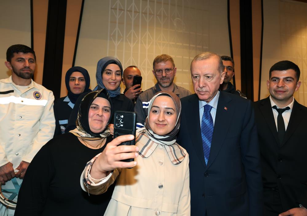 Cumhurbaşkanı Erdoğan işçilerle bir araya geldi: Çalışan hakkı temel önceliğimiz