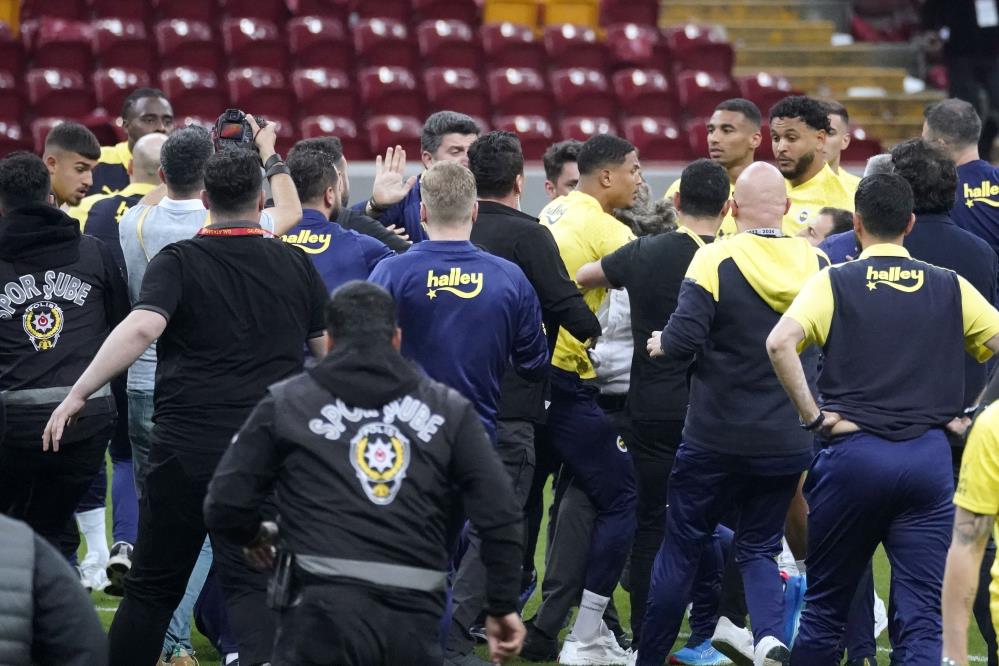 Oosterwolde hakkında zorla getirme kararı