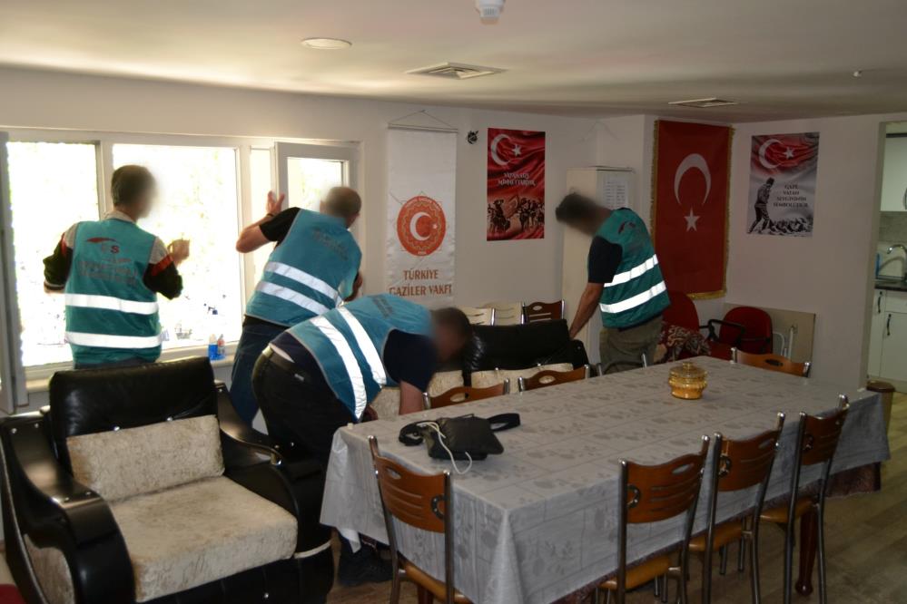 Bursa’da hükümlülerden Şehit Aileleri Vakfı’nda temizlik desteği