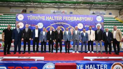 Naim Süleymanoğlu Spor Kompleksi’nde halter rüzgarı