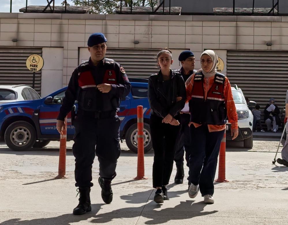 İnegöl’de 8 yıl kesinleşmiş cezası bulunan kadın yakalandı İnegöl’de 8 yıl kesinleşmiş cezası bulunan kadın yakalandı