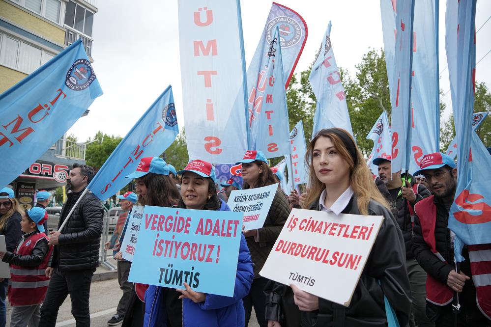 Bursa’da 1 Mayıs’ı işçiler halaylarla kutladı
