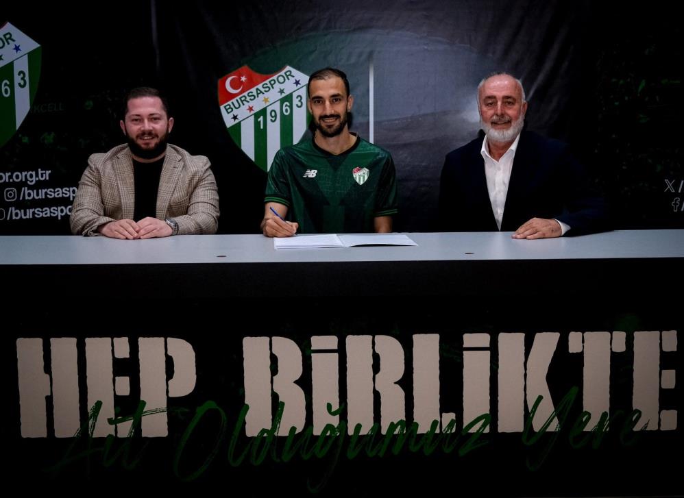 Alperen Babacan, Bursaspor’a imzayı attı Alperen Babacan, Bursaspor’a imzayı attı