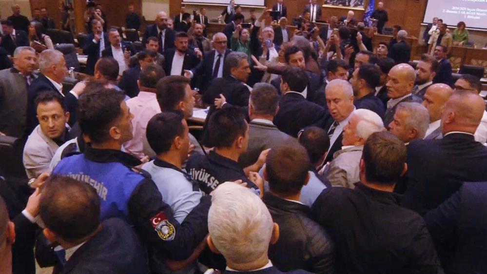 Bursa Büyükşehir Meclisi’nde tansiyon yükseldi