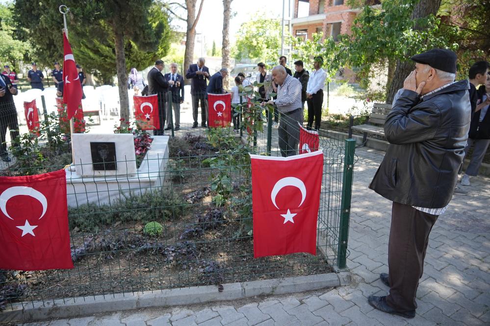 Bursa’da şehidinin adının verildiği okul öğrencilerinden şehide vefa