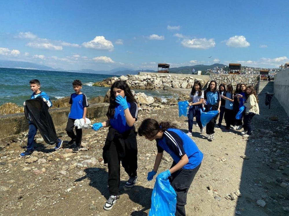 Mudanya sahillerinde temizlik operasyonu