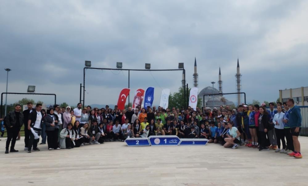 BUÜ’de “Aileler Yarışıyor” temalı oryantiring bayrak yarışı