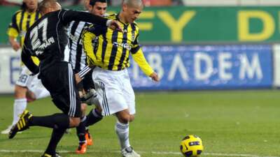 Fenerbahçe – Beşiktaş derbisinin golleri yabancılardan