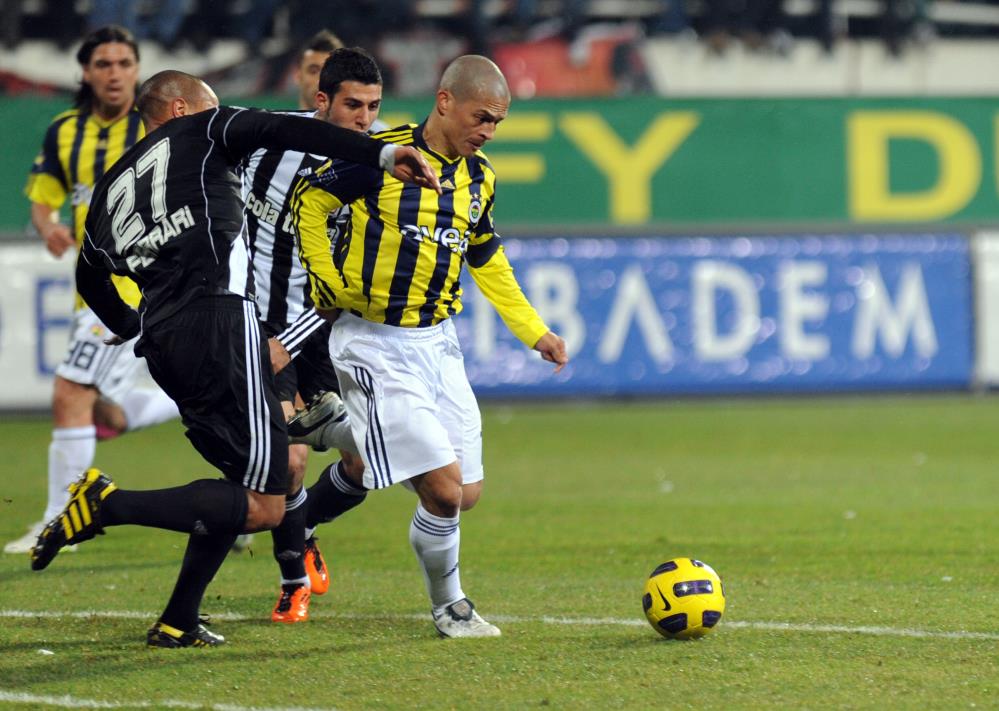 Fenerbahçe – Beşiktaş derbisinin golleri yabancılardan