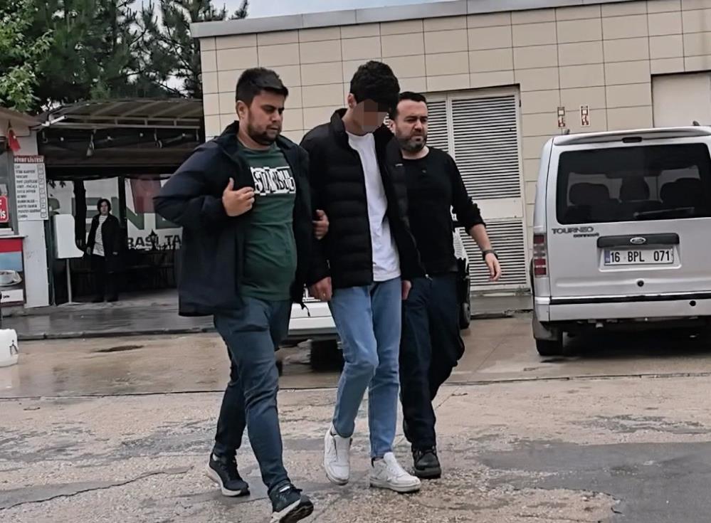Bursa’da arkadaşıyla şakalaşan genç bıçaklanarak yaralandı Bursa’da arkadaşıyla şakalaşan genç bıçaklanarak yaralandı