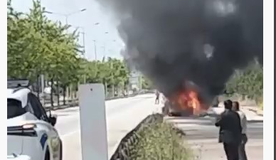 Bursa’da seyir halindeki otomobil alev alev yandı