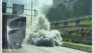 Bursa’da arıza yapan araç trafiği dumana kattı