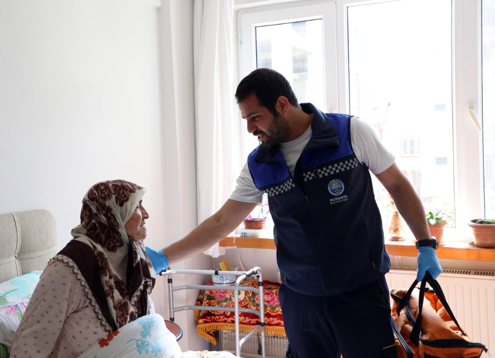 Mudanya’da evde sağlık hizmeti vatandaşın hayatını kolaylaştırıyor