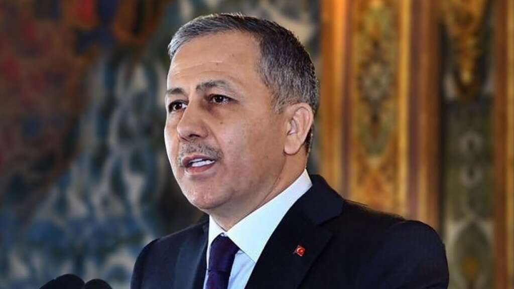 Bakan Yerlikaya: Görevini yapan kadın polisimize araçla saldırmak kamu düzenine yapılmış bir tehdittir