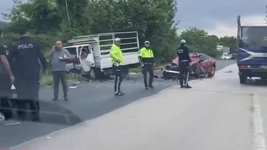 Bursa’da kamyonet ile otomobil çarpıştı: 2 yaralı