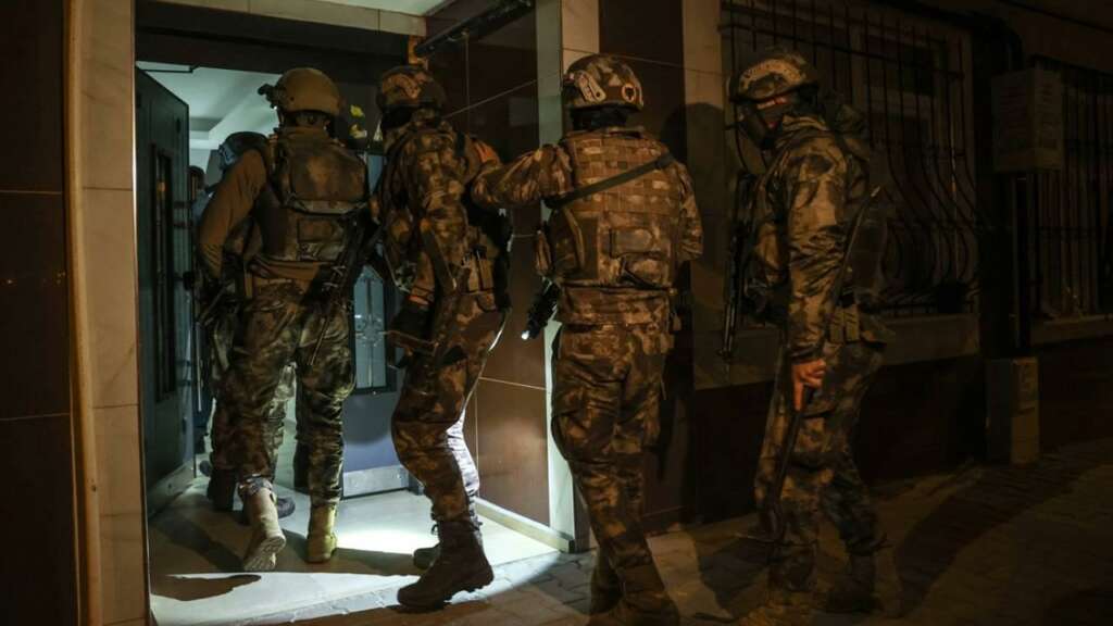İstanbul merkezli 3 ilde DEAŞ operasyonu: 18 gözaltı İstanbul merkezli 3 ilde DEAŞ operasyonu: 18 gözaltı