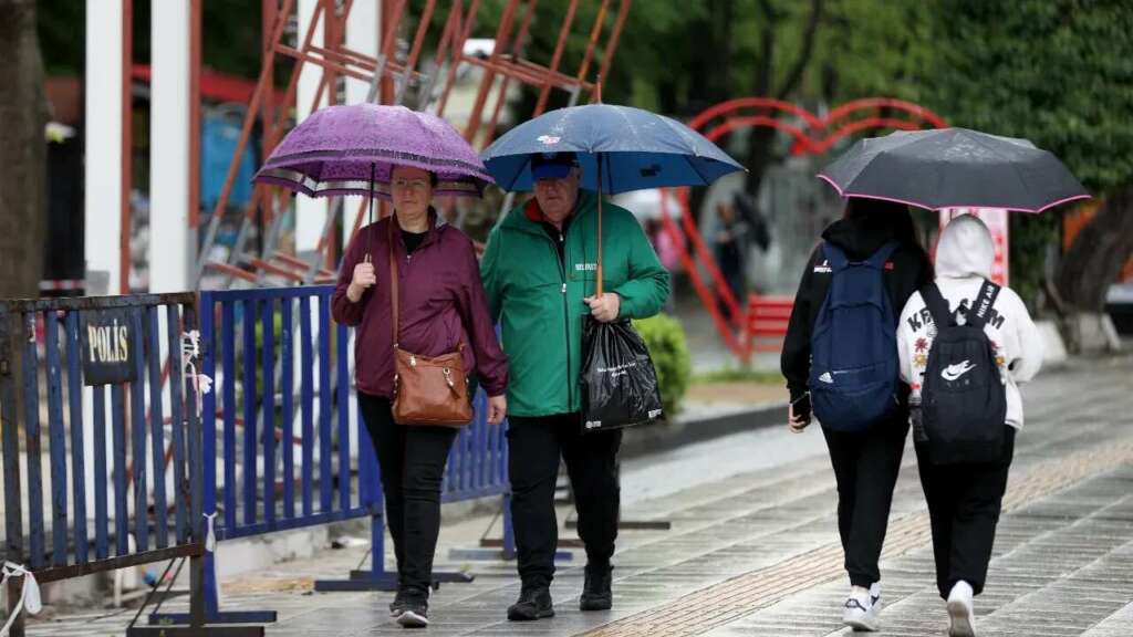 Meteoroloji saat vererek uyardı: Gök gürültülü sağanak yağış geliyor