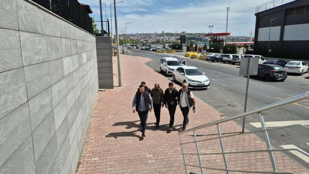 Yardım için gitti, evin çocuğu boğazını kesti!