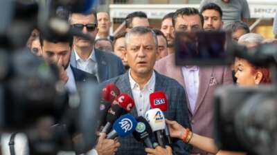 CHP Genel Başkanı Özel bayram namazını Manisa’da kıldı