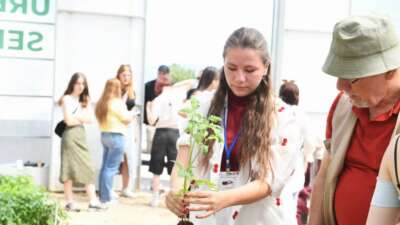 Avrupalı öğrenciler Osmangazi’de fide dikti