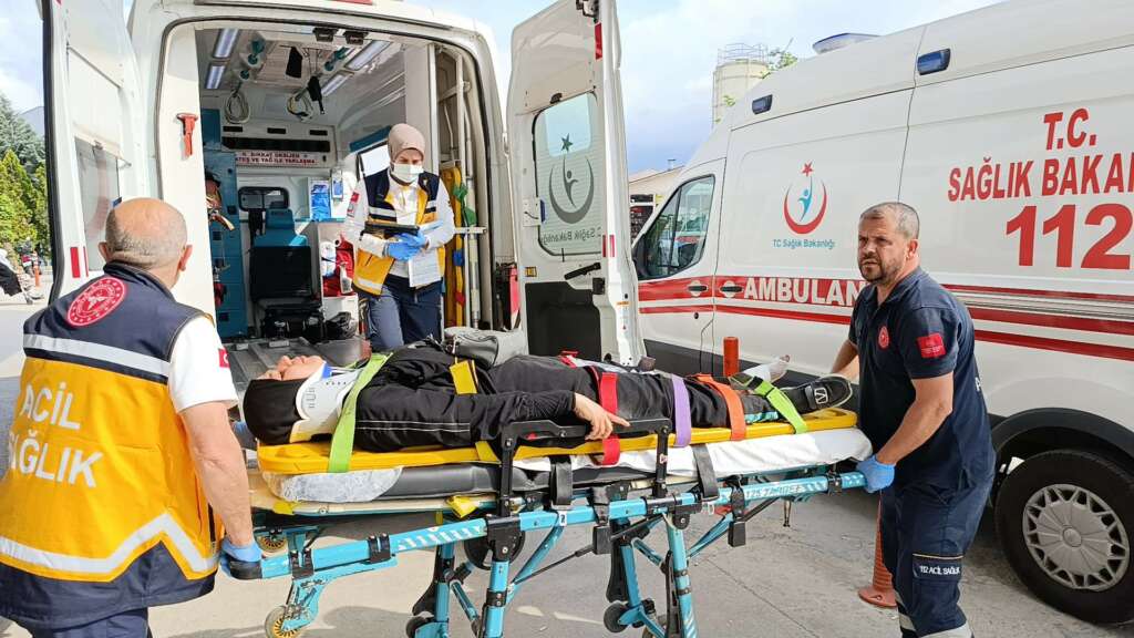 Bursa’da otomobil ile motosiklet çarpıştı: 3 yaralı